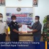 Kantor Unit Penyelenggara Pelabuhan Kelas II Tanjung Redeb Serahkan Sertifikat Kapal Tradisional dibawah 7 GT